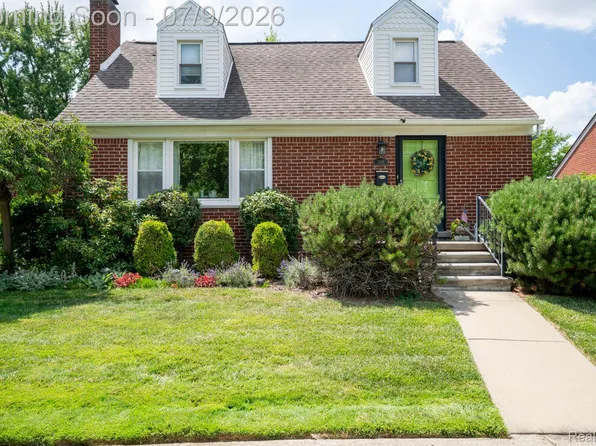 1588 11th St, Wyandotte, MI 48192
