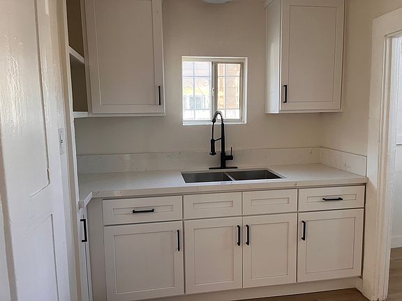 3rd image of 819 W 62nd Pl #819