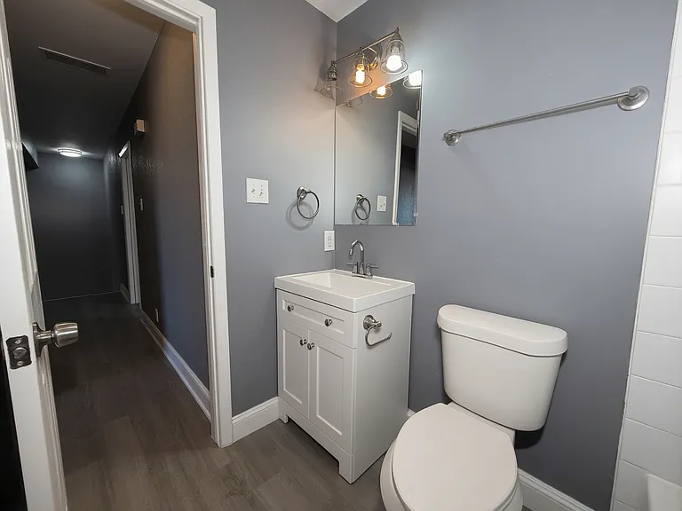 1900 W Taylor St — Photo 12