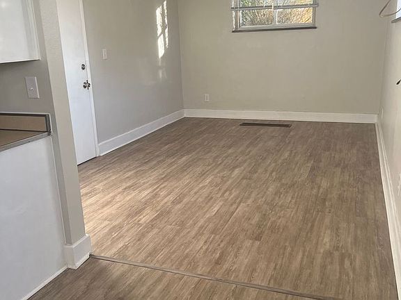 5th image of 127 Scott Ave APT 1