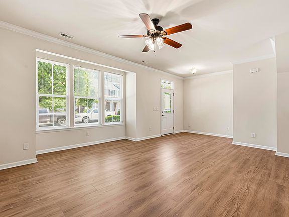 3rd image of 2417 Historic Cir