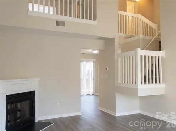 6803 Juniper Tree St, Charlotte, NC 28215