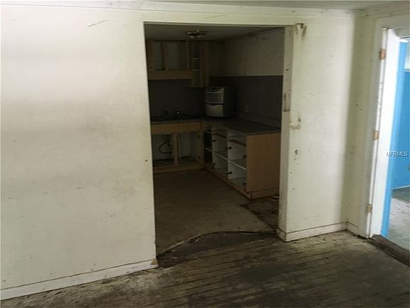 2nd image of 512 Greenway Dr