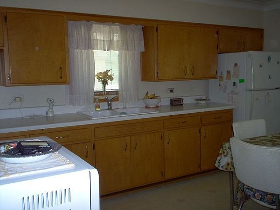 4th image of 14533 Sherman Ave