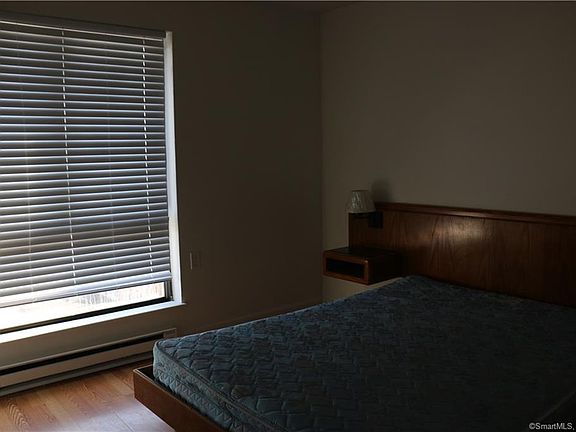 5th image of 60 Strawberry Hill Ave Unit 1002