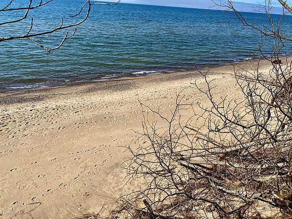 3rd image of 252 Lakeshore Dr