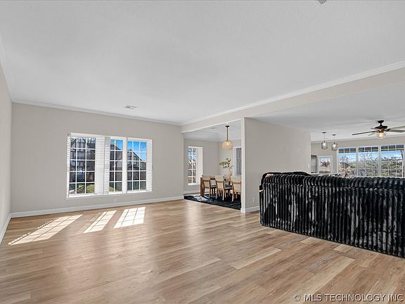 4th image of 7122 E 100th Pl