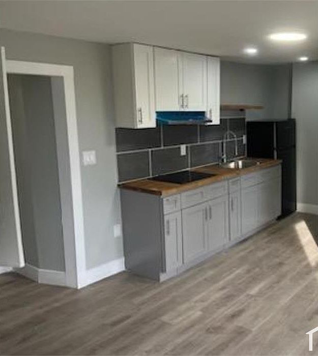 2nd image of 4951 W Thompson St #3F