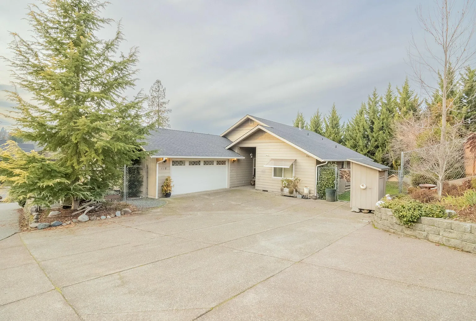 118 SE Maice Ct photo 1