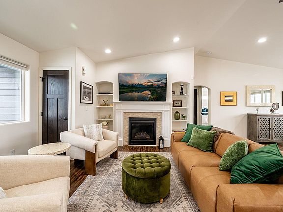 3rd image of 2413 Juniper Ln