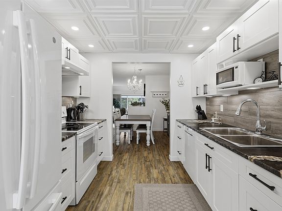 5th image of 1795 Summit Dr #11
