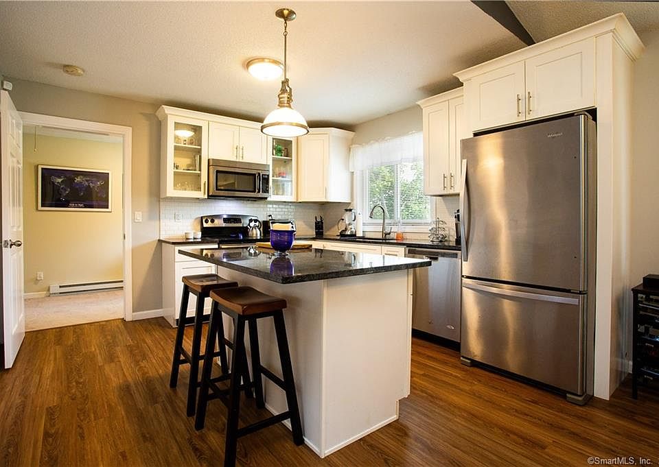 1st image of 14 Tuscarora Pl