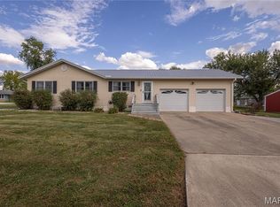 700 Ely St, Perry, MO 63462
