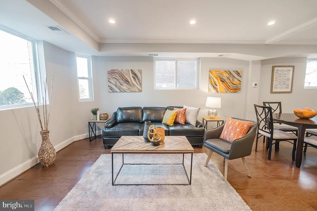 3 bed, 2.5 bath, 1732 sqft, $3,000 — Photo 2