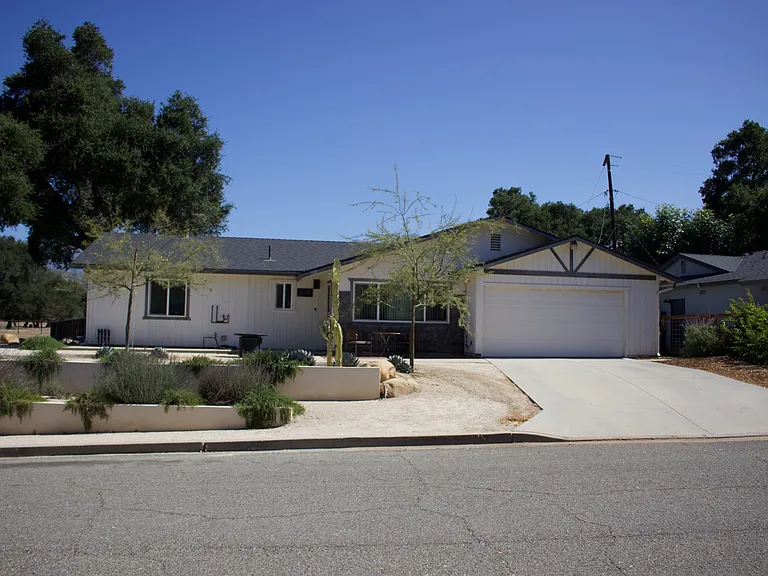 819 Cambon Cir — Photo 1