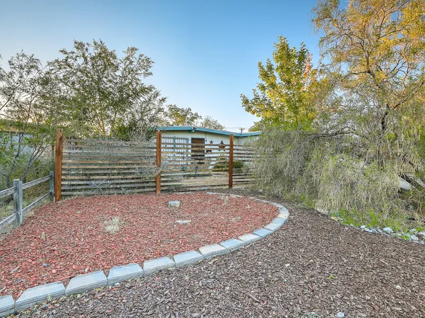 605 Grove St NE, Albuquerque, NM 87108