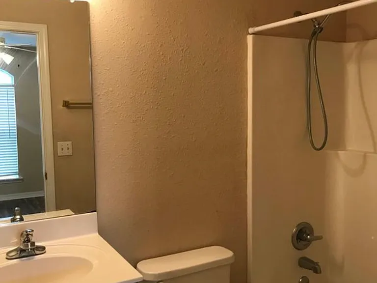 895 Saint Andrews Ln — Photo 10