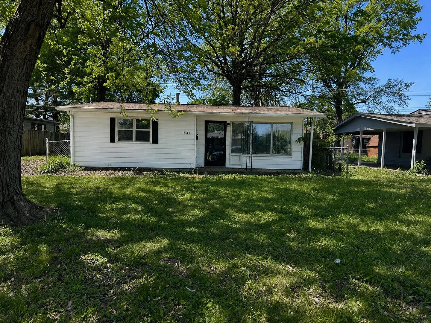 For Lease — Photo 1