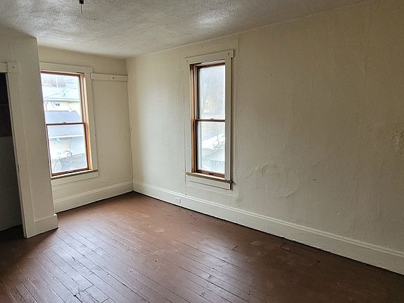5th image of 164 Dupont St #164