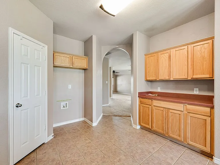 2200 Fieldcrest Dr — Photo 5
