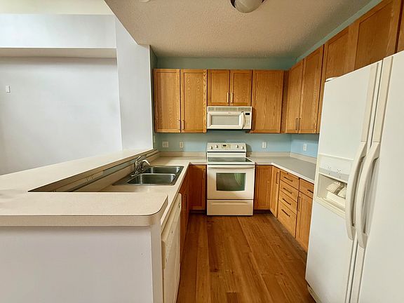 3rd image of 1193 Hillvale Ave N
