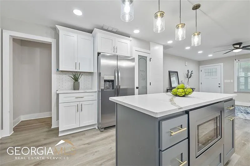 1752 Leslie Ave SW photo 1