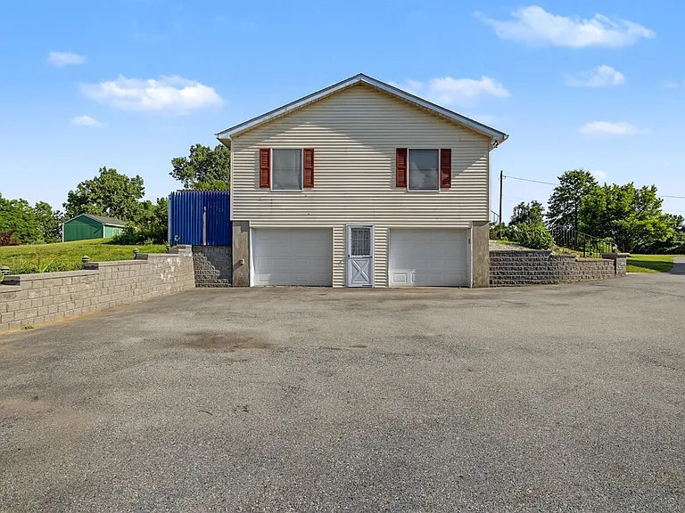 318 Cornwall Hill Rd — Photo 26