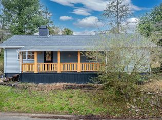 102 Mayfair Ln, Oak Ridge, TN 37830