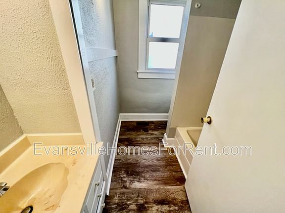 5th image of 405 N Morton Ave