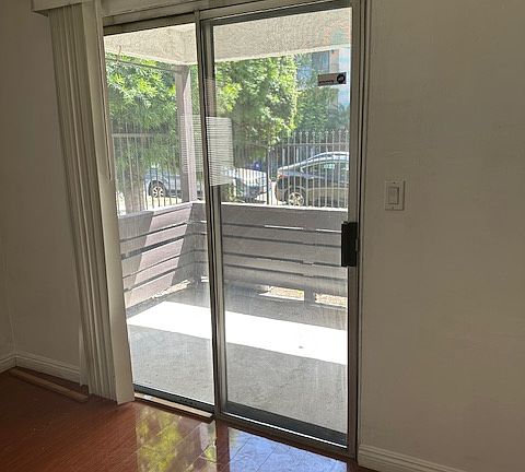 4th image of 5261 Satsuma Ave #1