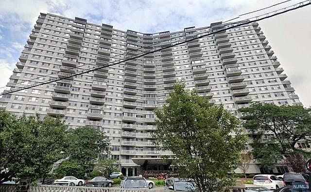 1st image of 2100 Linwood Ave #8F