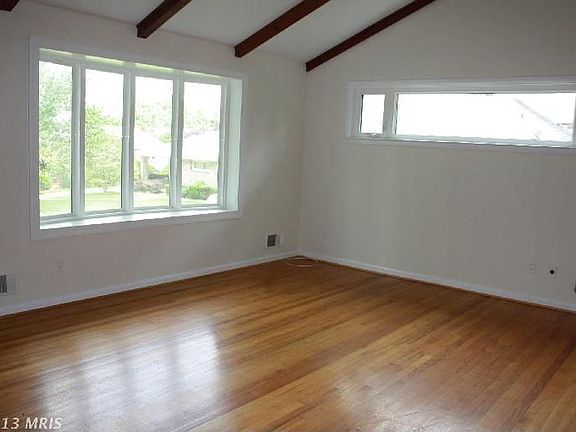 3rd image of 318 Glenrae Dr