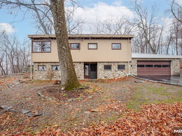 19 Minnehaha Blvd, Oakland, NJ 07436