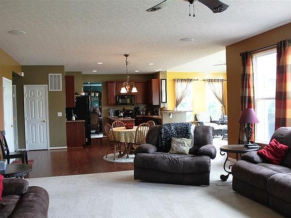 5th image of 1602 Baccarat Dr
