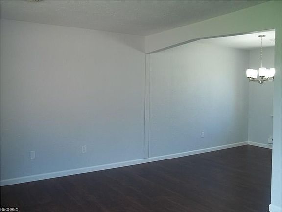 4th image of 1500 W 40th St