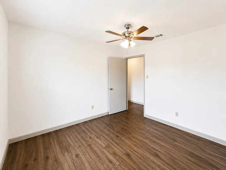 2401 Stephen Lee Dr — Photo 25