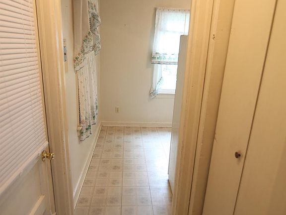 4th image of 606 Skyline Dr