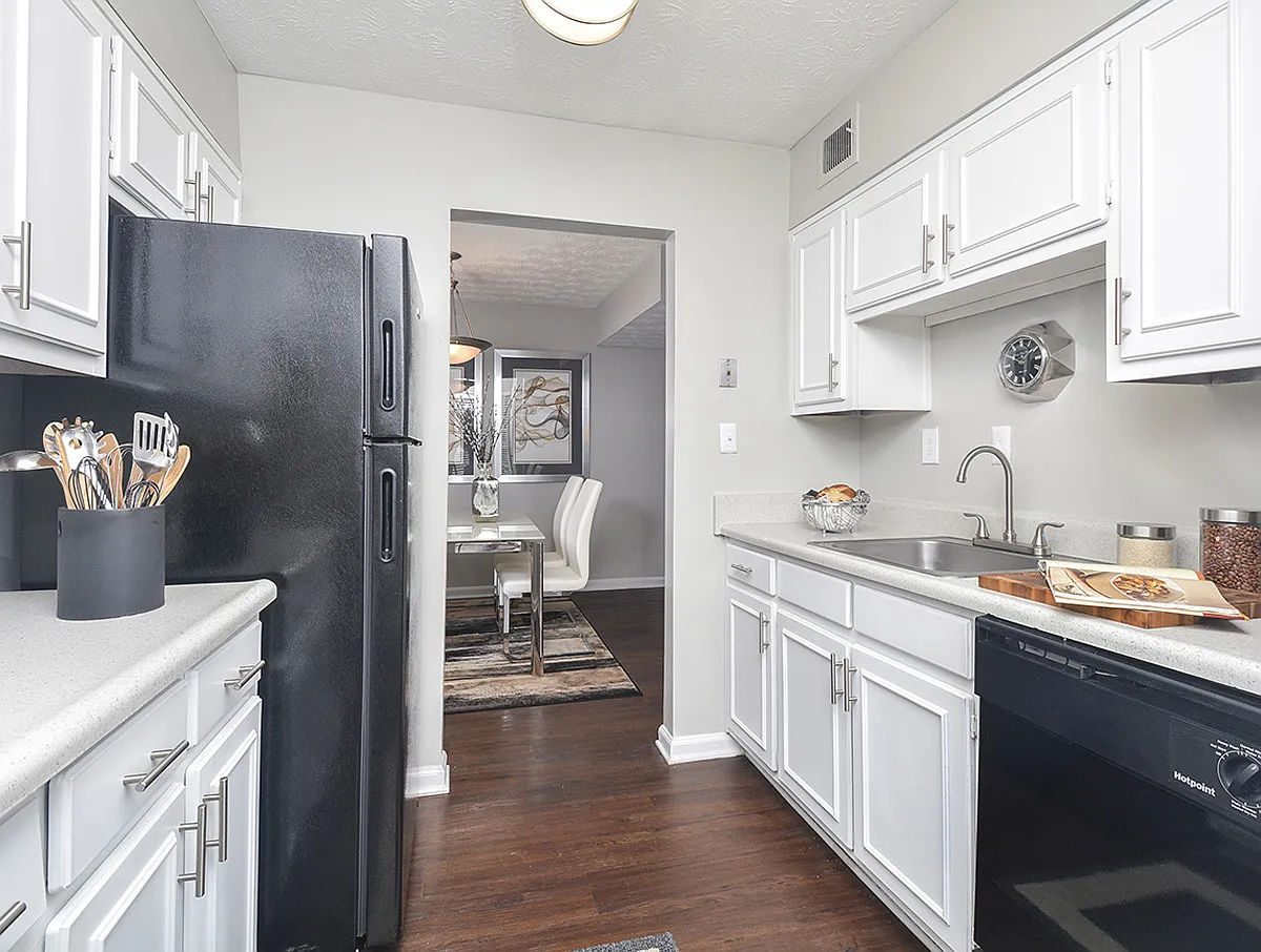 Embarcadero Club Apartments — Photo 2
