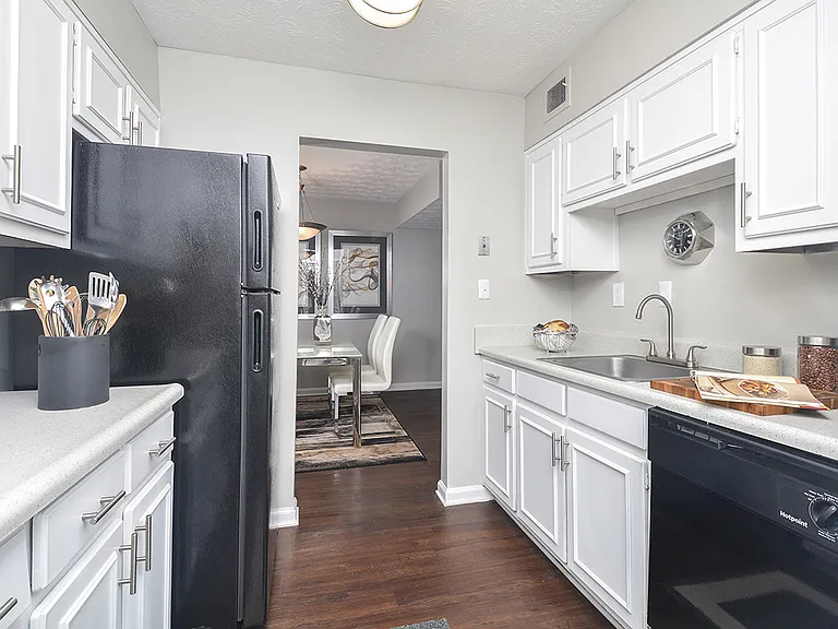 Embarcadero Club Apartments — Photo 1