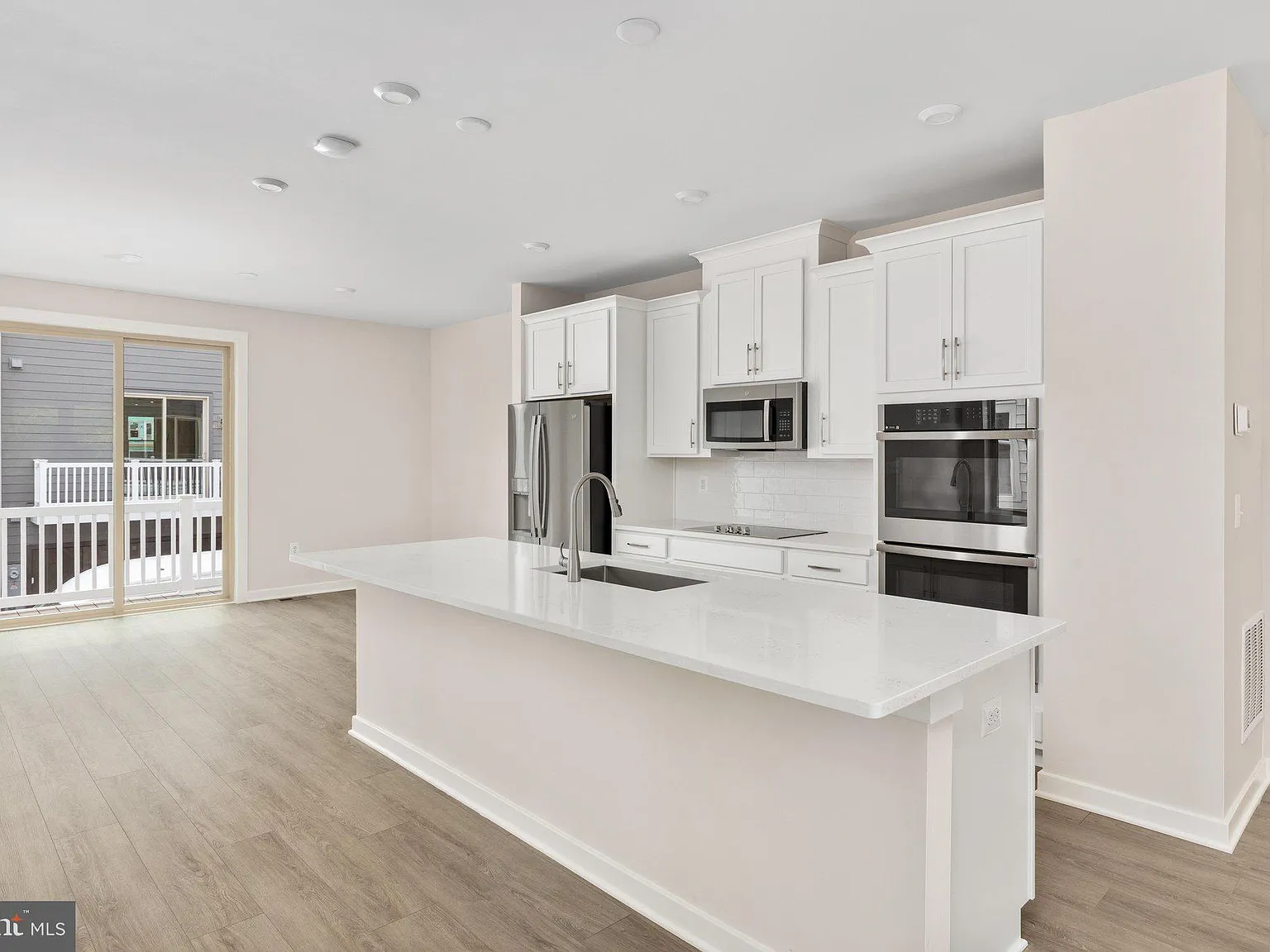 4 bed, 3.5 bath, 1762 sqft, $3,495 — Photo 3