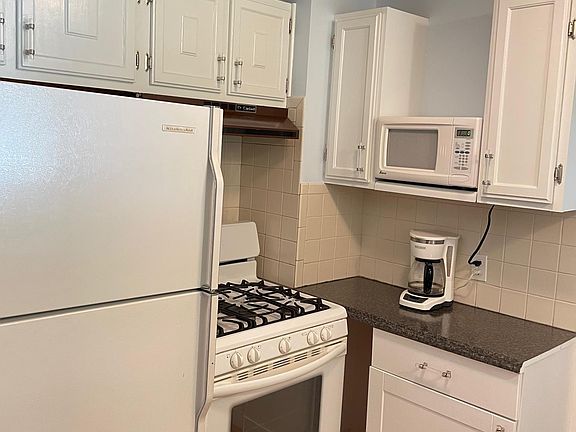 2nd image of 6006 Cherry St