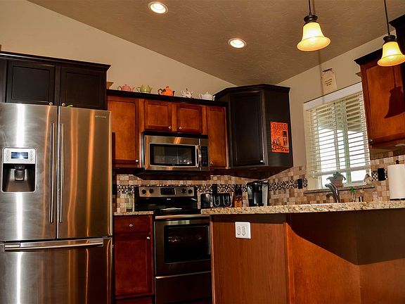 2nd image of 1358 Cowiche Ct