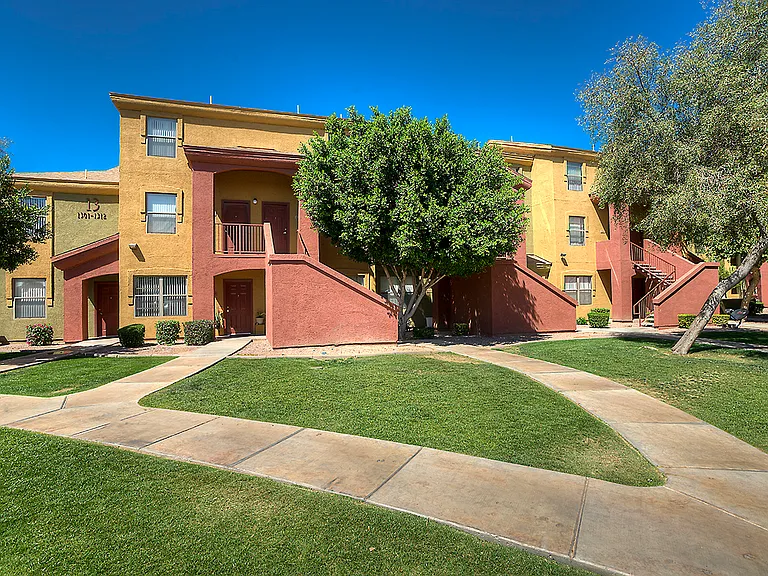 San Lucas Apartments — Photo 14