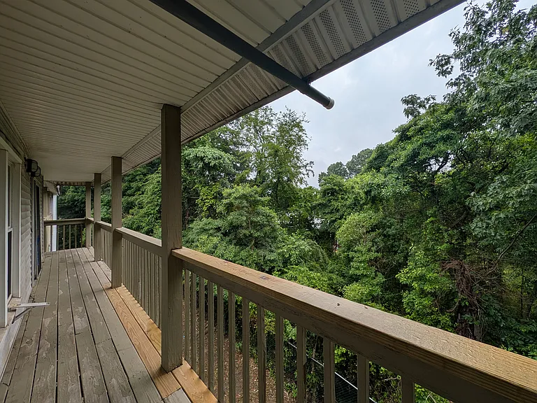 Oak Knoll Apartments — Photo 10