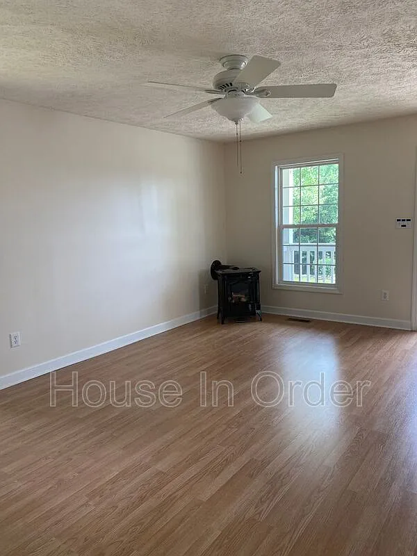 3 bed, 2.5 bath, $2,450 — Photo 4
