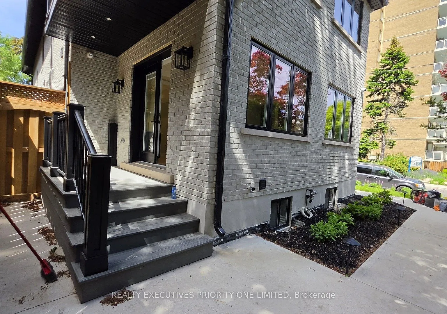 3 bed, $4,800 — Photo 1