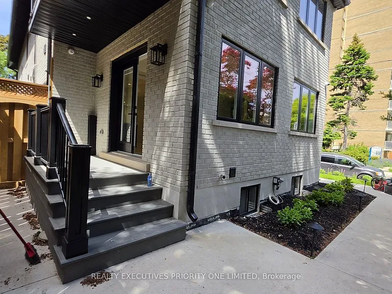 10 Lascelles Blvd #MAIN — Photo 1