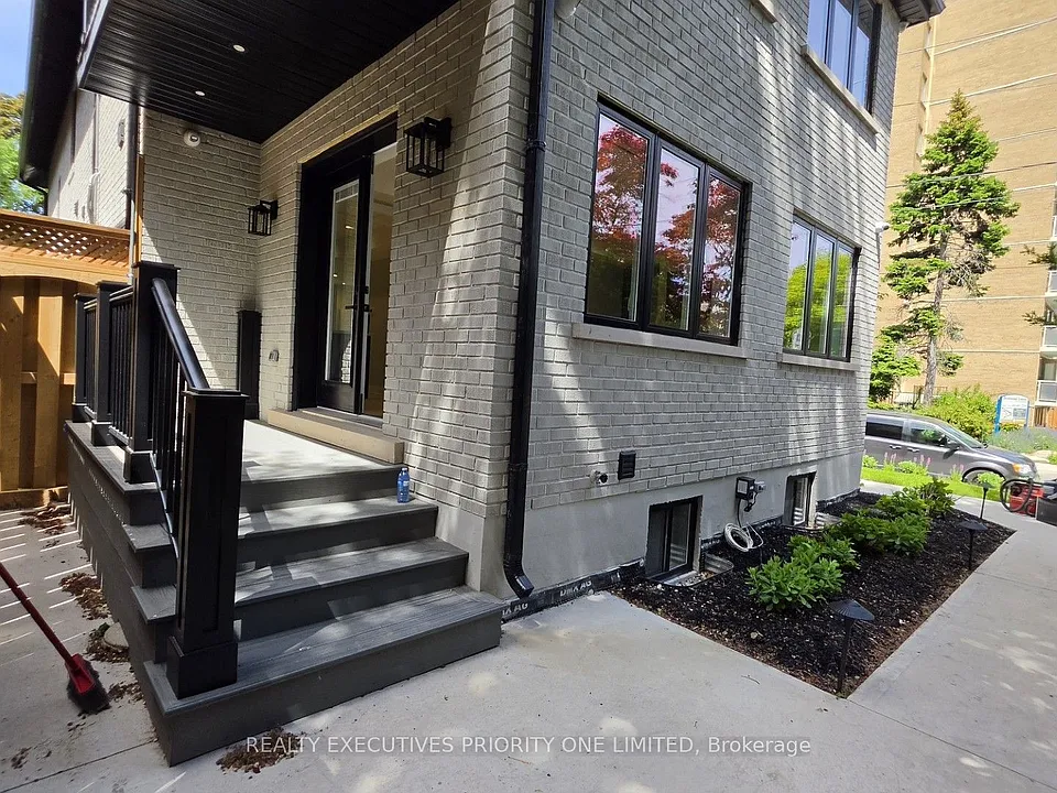 10 Lascelles Blvd #MAIN