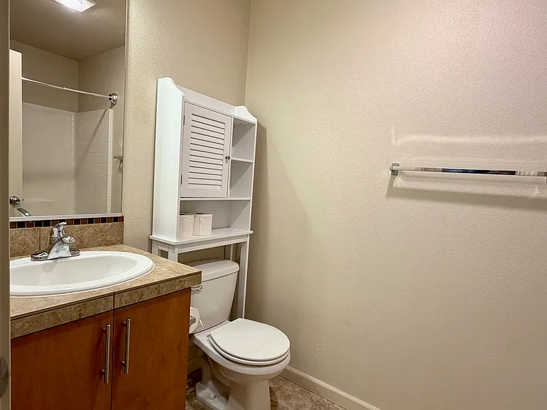 10804 NE Holly St #306 — Photo 9