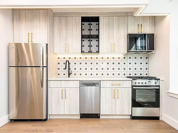 4th image of 216 Bainbridge St #4F